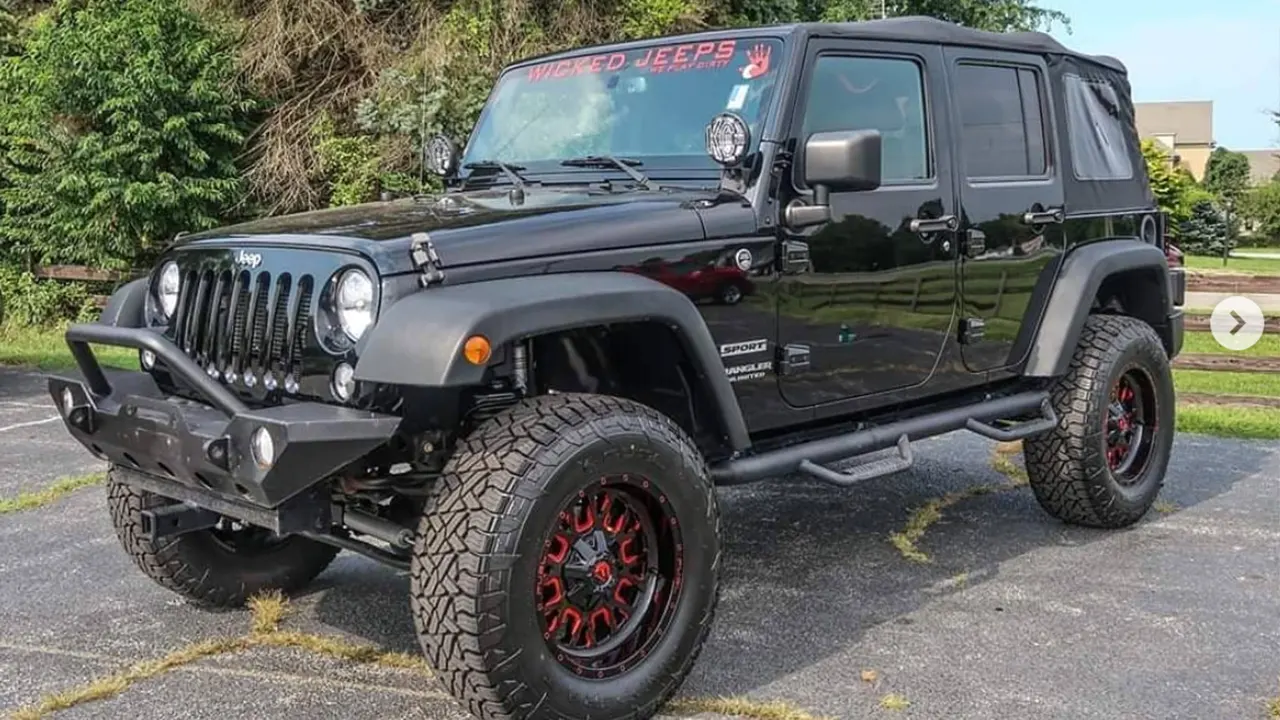 Wrangler Unlimited — front bumper, lighting and wheels